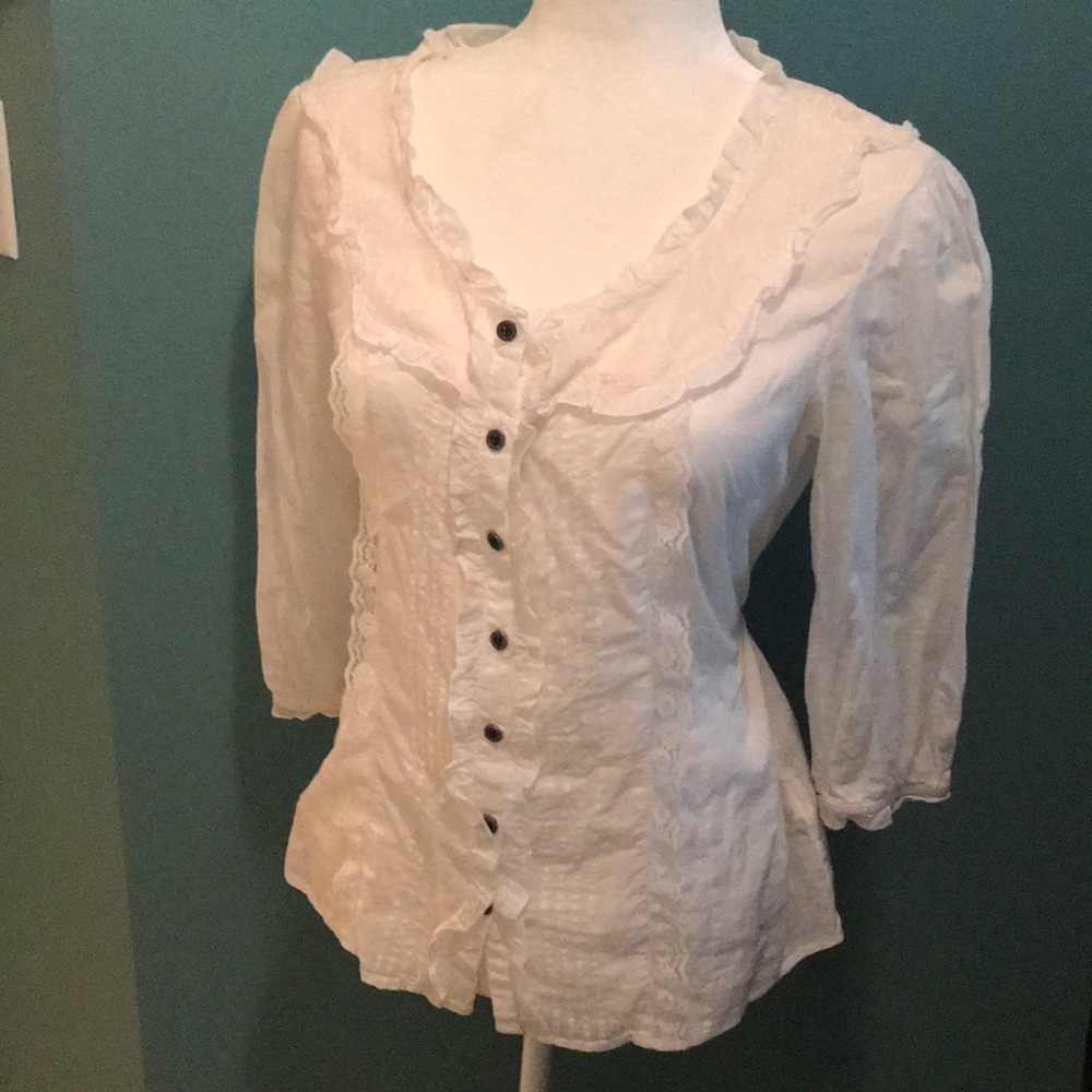 Women’s top! Cream colored with lace accents